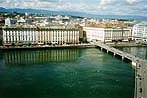 Женева стоит там, где озеро уже превращается в реку Рону, в долине которой французы делают самое вкусное вино.